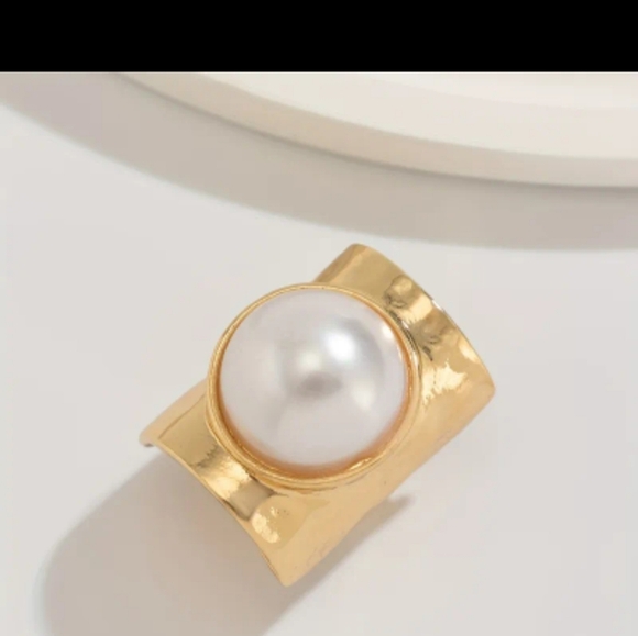 Elegant 18 Kt Gold Plated Pearl Ring - Picture 2 of 4